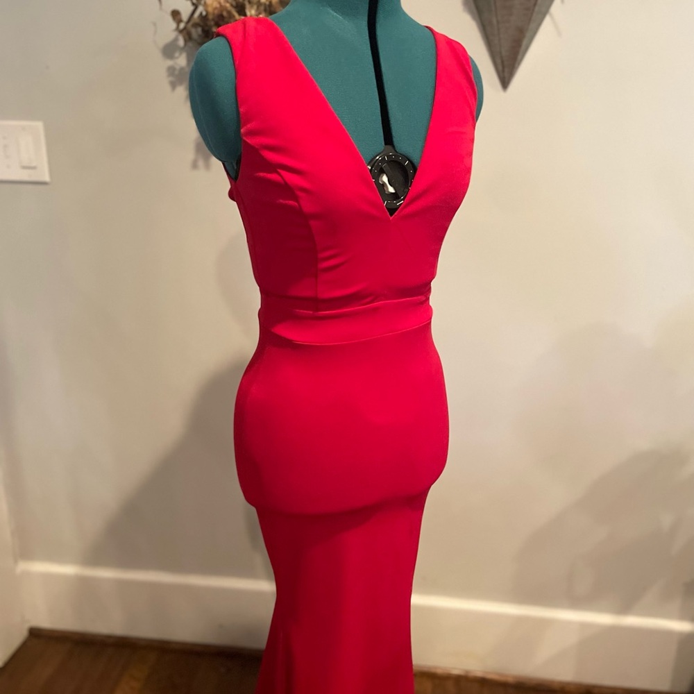 Windsor Elegant Red Formal Dress - Picture 5 of 6